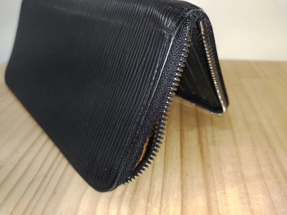 LOUIS VUITTON(ルイ・ヴィトン)の長財布のファスナー交換